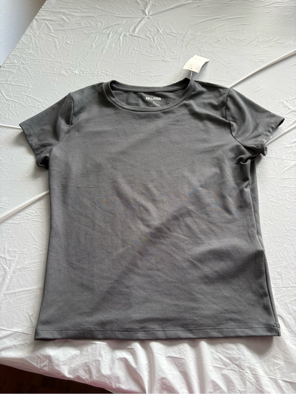 NWT Hollister Women’s Crew Neck Tee in Charcoal Gray